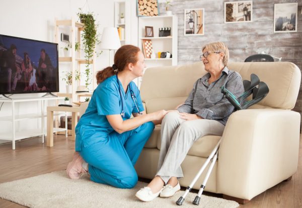 young-female-nurse-wearing-blue-uniform-talking-with-senior-woman-nursing-home (2)